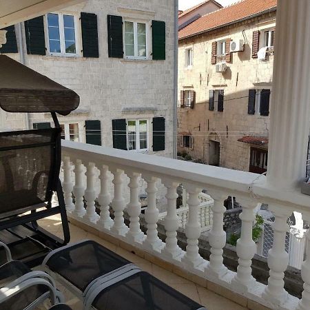 Apartments Sovran Vila Marija Prcanj Bagian luar foto