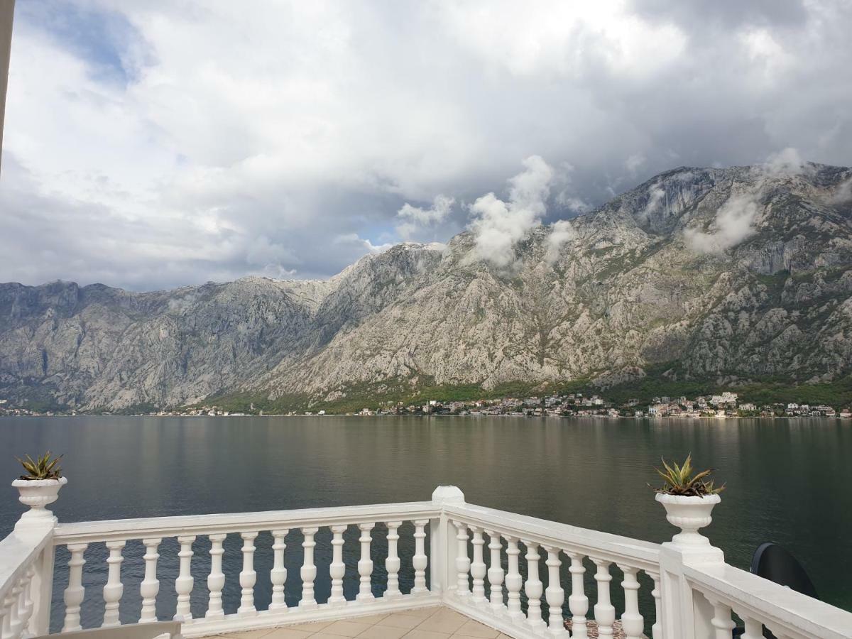 Apartments Sovran Vila Marija Prcanj Bagian luar foto