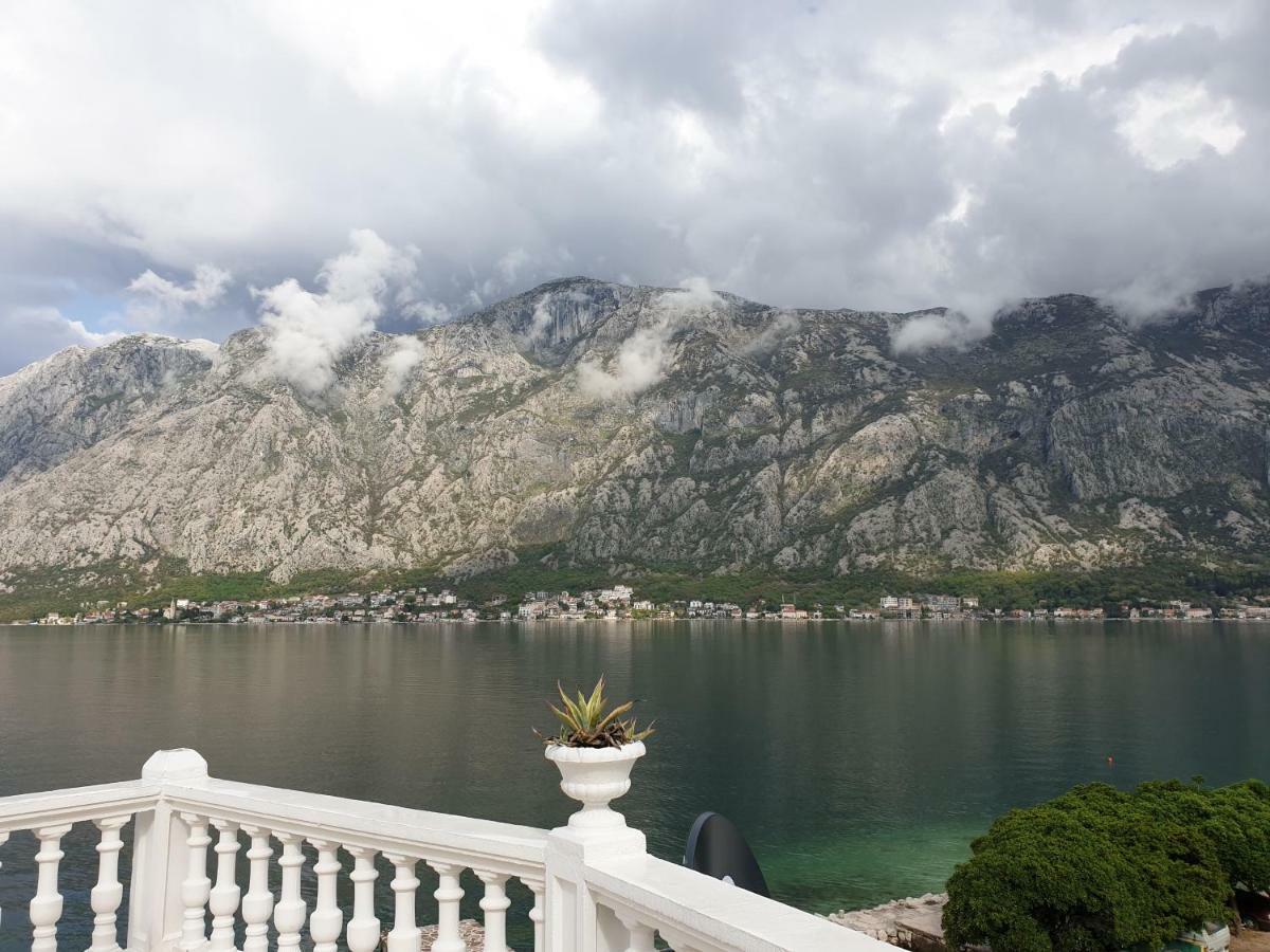 Apartments Sovran Vila Marija Prcanj Bagian luar foto