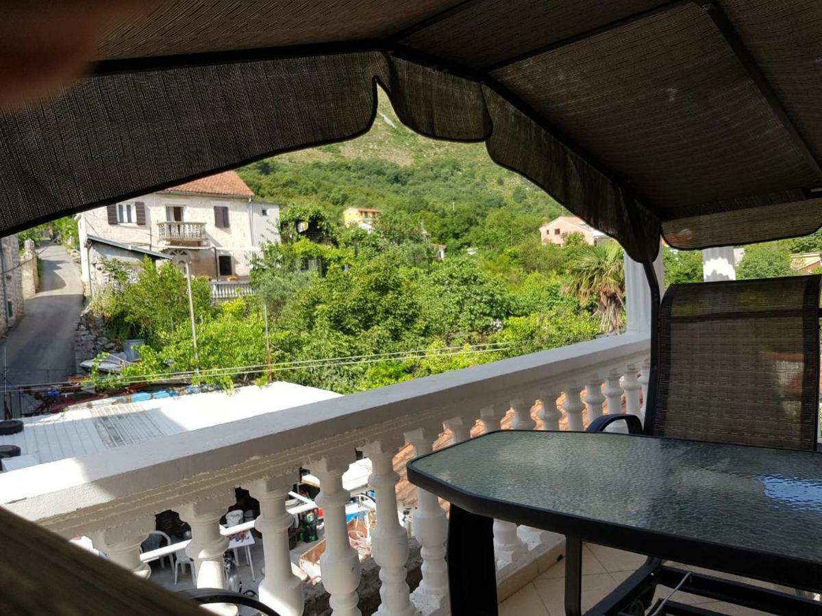 Apartments Sovran Vila Marija Prcanj Bagian luar foto
