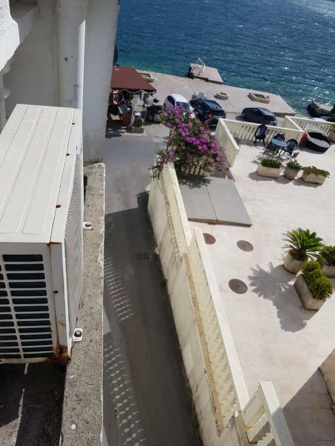 Apartments Sovran Vila Marija Prcanj Bagian luar foto