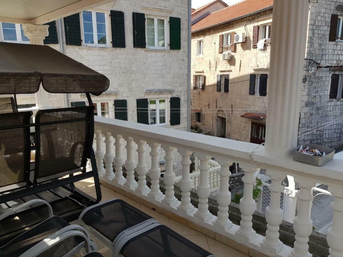 Apartments Sovran Vila Marija Prcanj Bagian luar foto